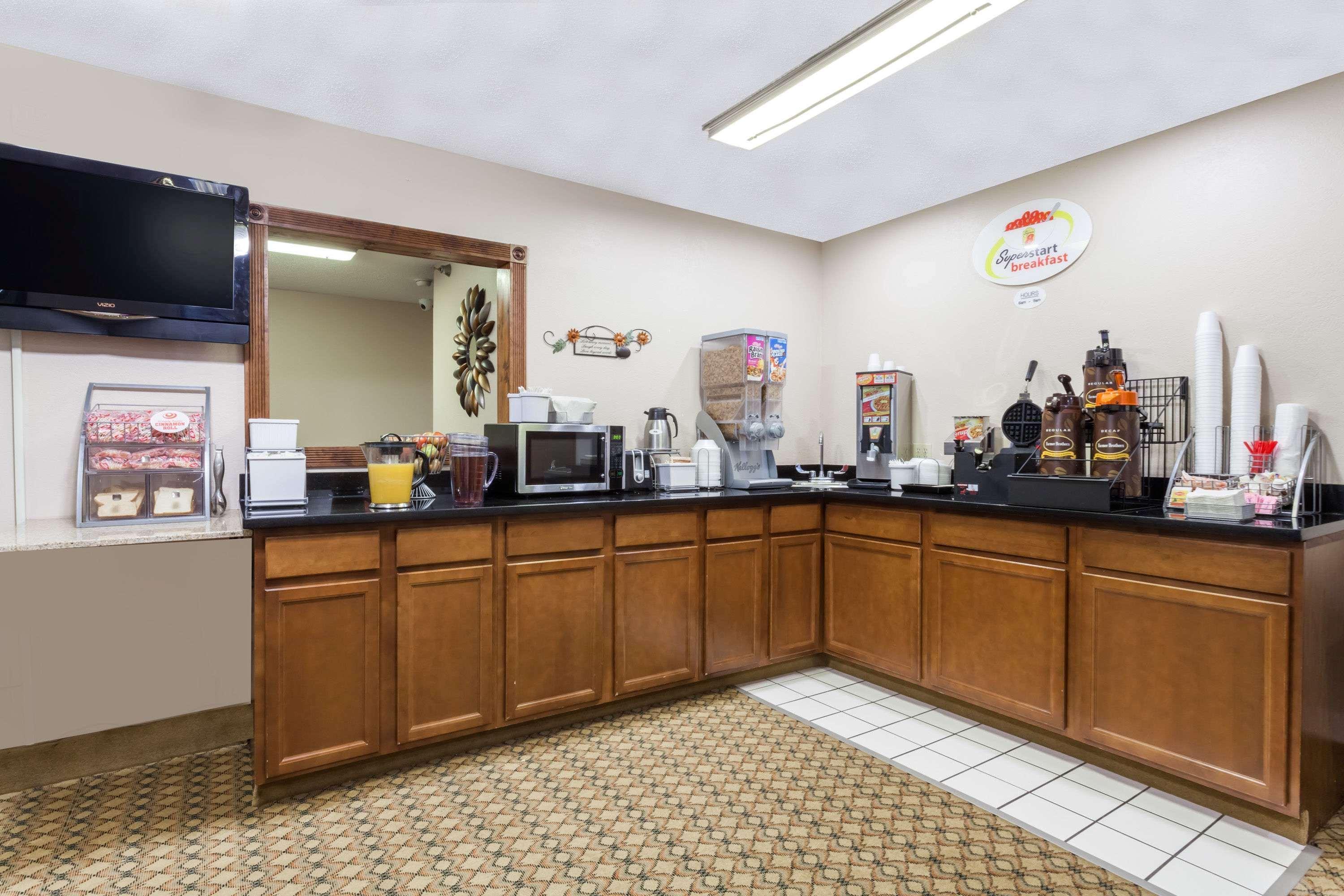 ซูเปอร์ 8 บาย วินด์แฮม แฮร์ริสเบิร์ก Hotel Harrisburg ภายนอก รูปภาพ